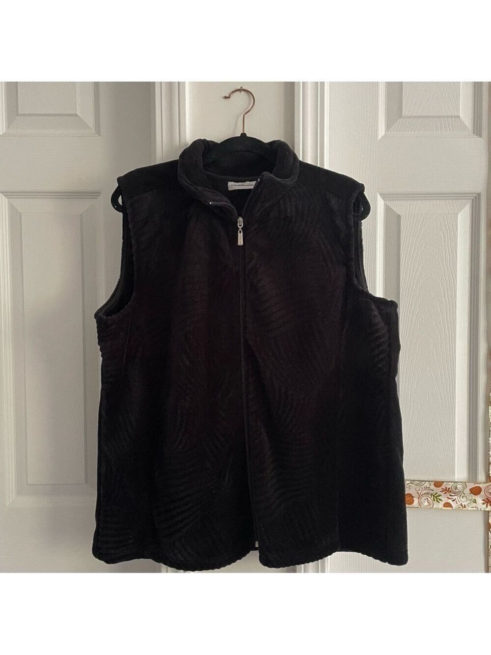 IB Diffusion Women’s Black Fleece Vest